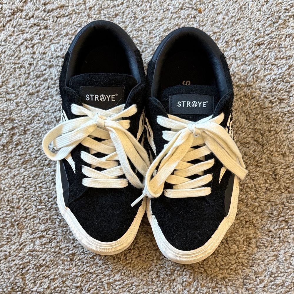 STRAYE Women's Black and White Sneakers